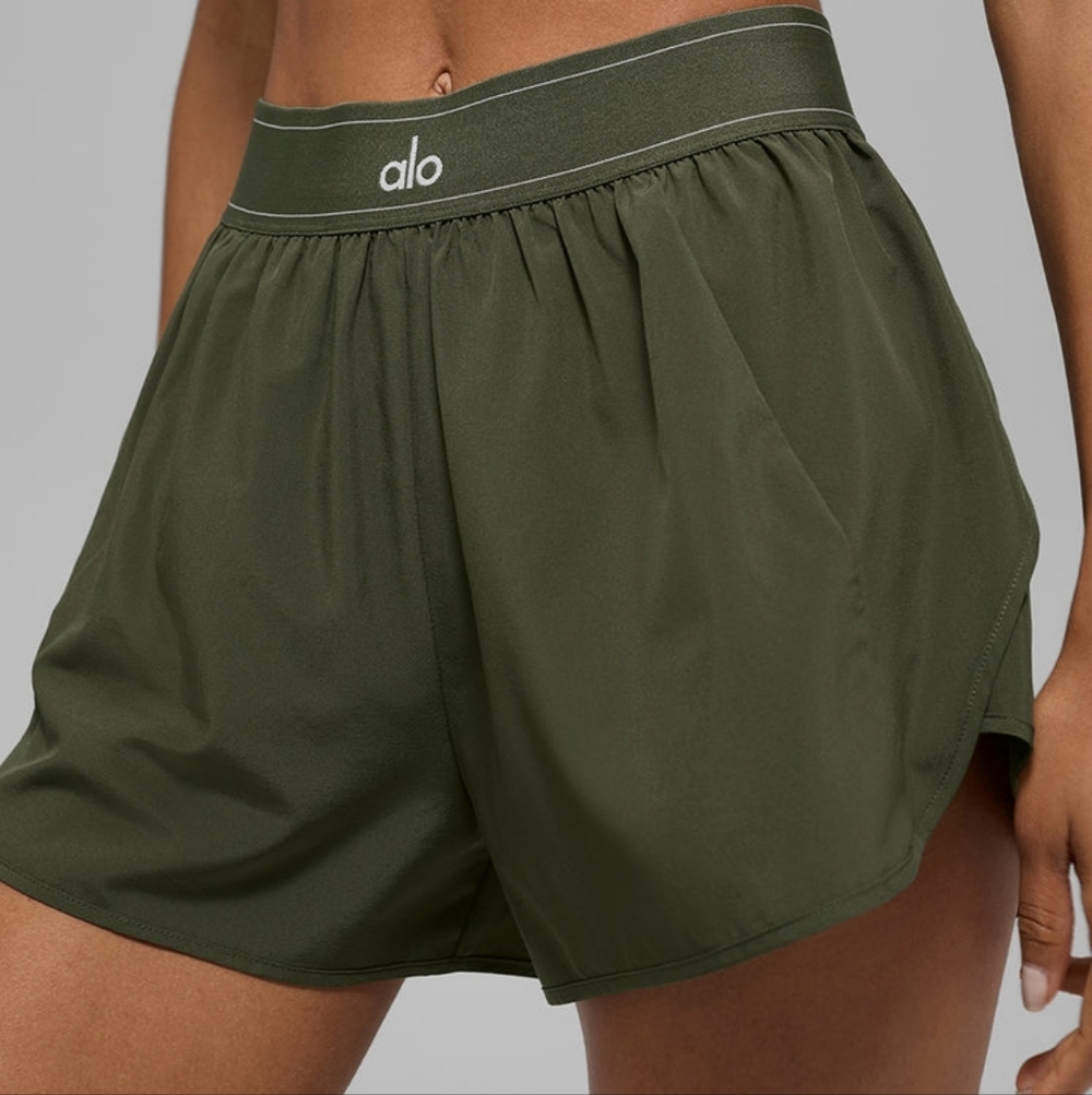 NWT ALO GREEN OLIVE MATCH POINT SHORTS, LARGE
